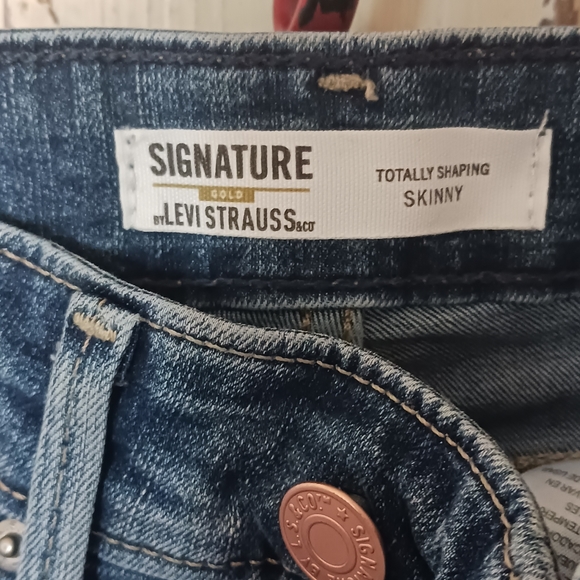EUC Levi Strauss Skinny Jeans - Picture 5 of 5